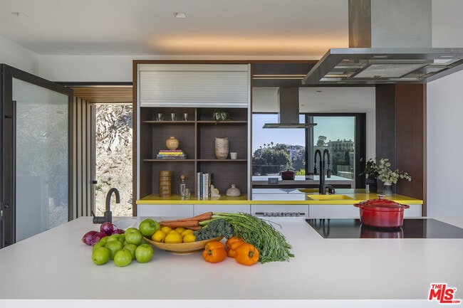 Building Photo - 2635 Hargrave Dr