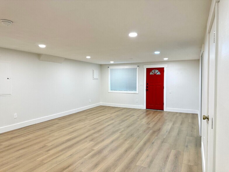 Building Photo - 315 SE 151st Ave