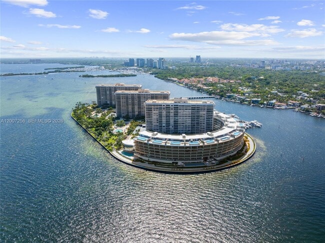 Building Photo - 5 Grove Isle Dr