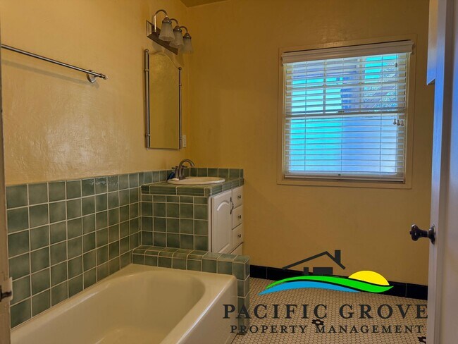 Building Photo - Delightful 3-Bedroom, 2 bath home in Pacif...