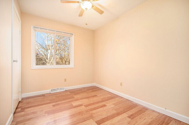 Building Photo - Modern 3BR Duplex – Just $1450! Security Deposit Alternative Available!