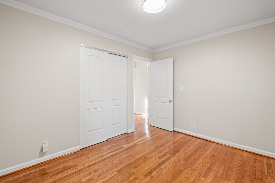 Building Photo - 318 Castleview Dr