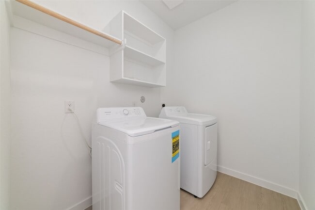 Building Photo - 6610 Sunset Velvet Dr