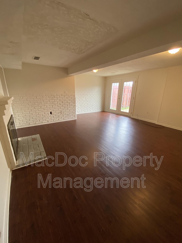 Building Photo - 2331 McClellan Ct