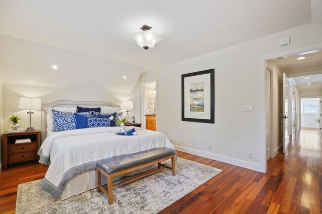 Building Photo - Los Gatos Family Townhome Ready for Move i...