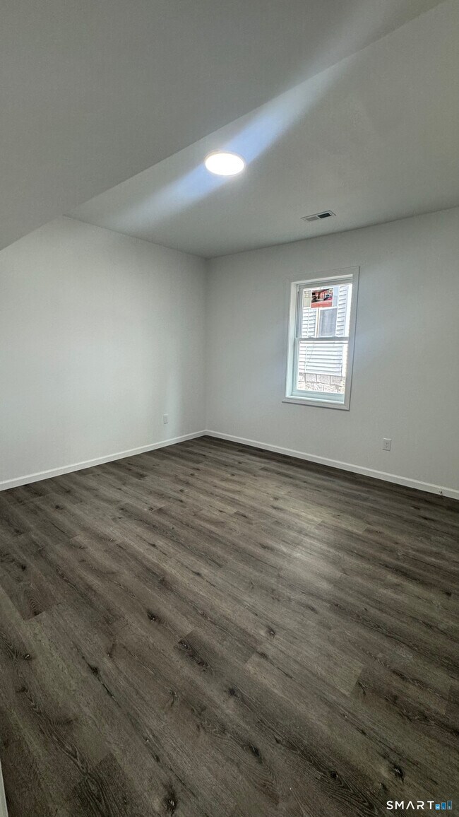 Building Photo - 16 Arch St