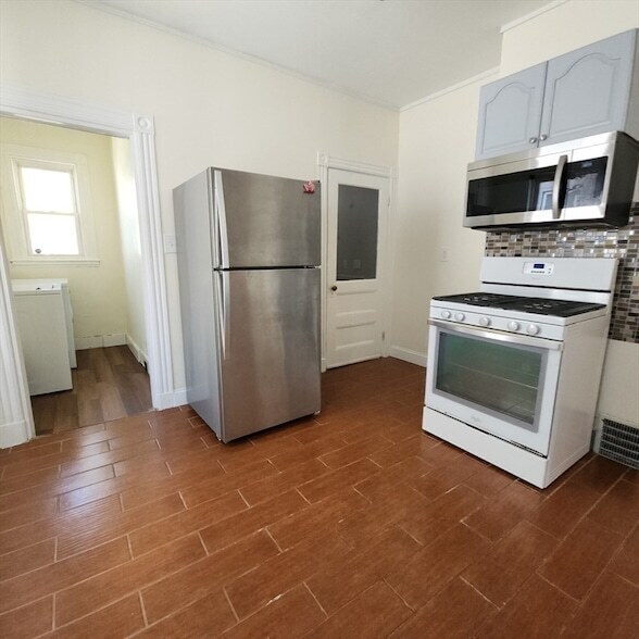 Building Photo - 28 Corona St