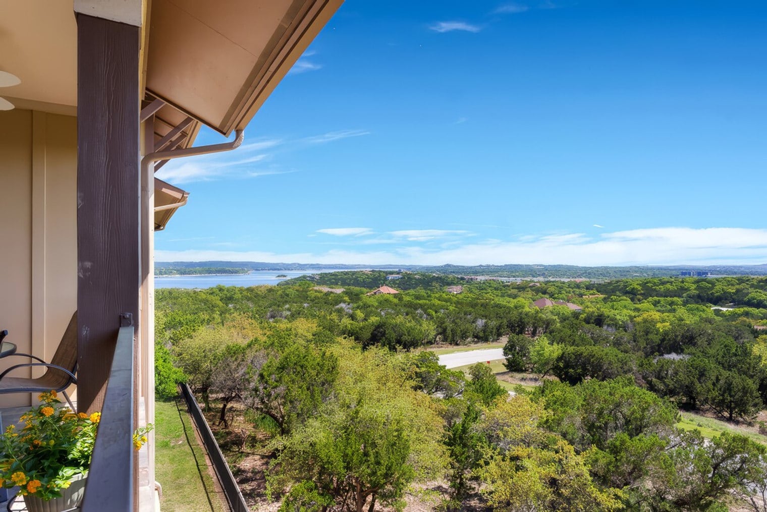 Building Photo - 17901 Edgewood Way