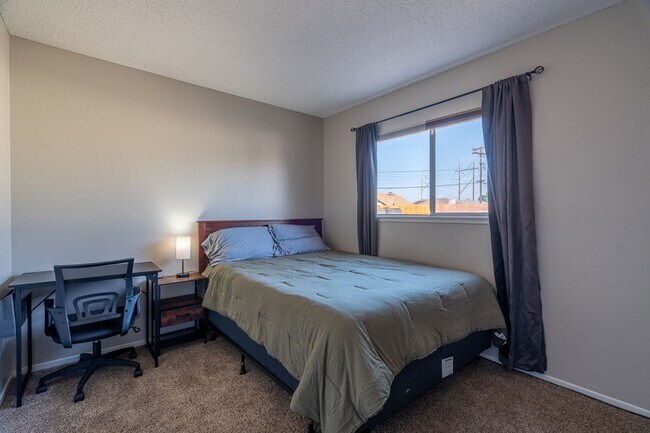 Building Photo - Furnished 4BR Oceanside Retreat w/ Pool Table, Home Gym & Utilities Included