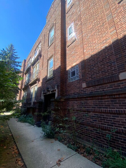 Primary Photo - 6332 N Magnolia Ave