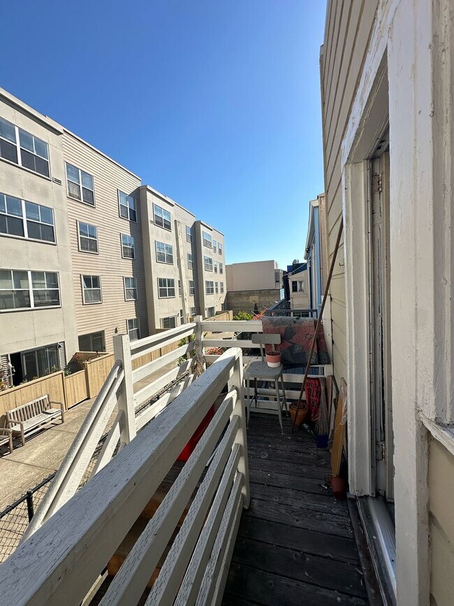 Building Photo - 523-523 Natoma St