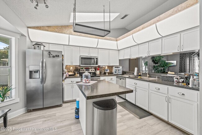 Building Photo - 4052 Montano Ave