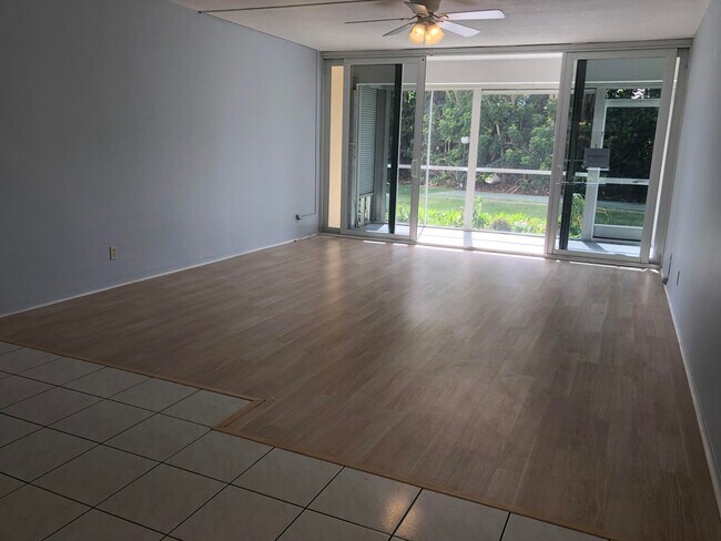 Building Photo - 698 NE Spanish River Blvd