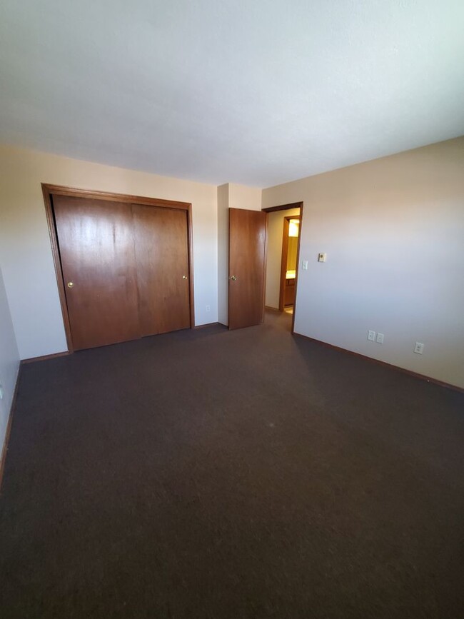 Building Photo - 6012 Boxwood Dr