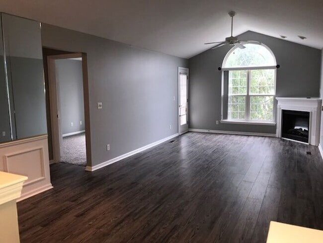 Building Photo - Beautiful 2 bedroom 2 bathroom Condo in Sl...