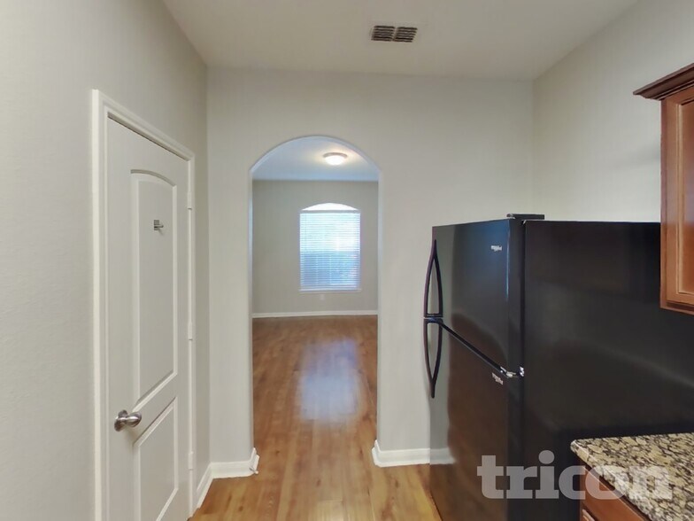 Building Photo - 2031 Cone Flower Dr