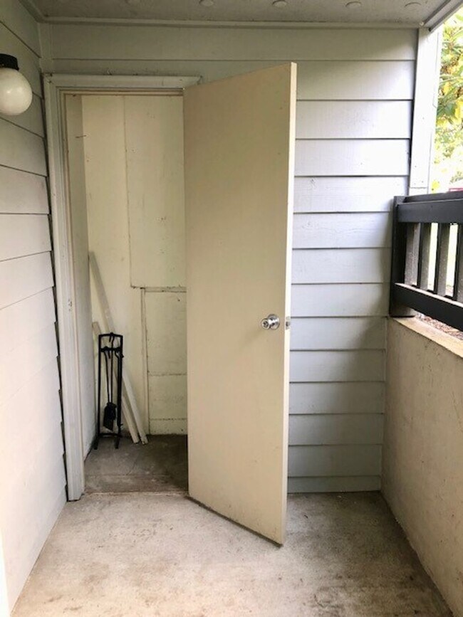 Building Photo - 2Bd/2Ba Kenmore Condo