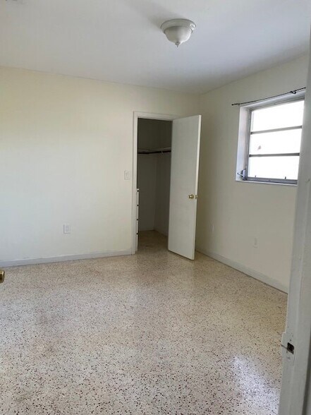 Building Photo - 2815 SW 37th Ct