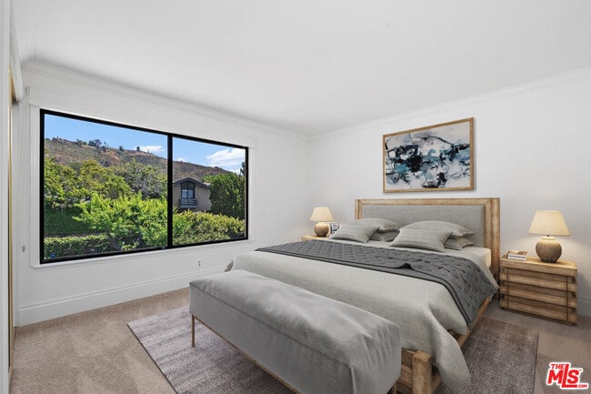 Building Photo - 1347 Avenida de Cortez