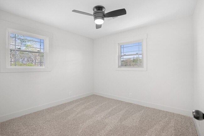 Building Photo - Beautiful Renovated 3 Bedroom Home For Ren...