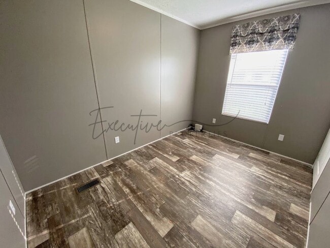 Building Photo - Bright & Spacious 3-Bed, 2-Bath Mobile Hom...