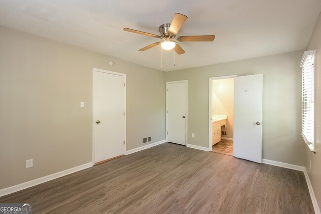 Building Photo - 2300 Leaf Land Dr