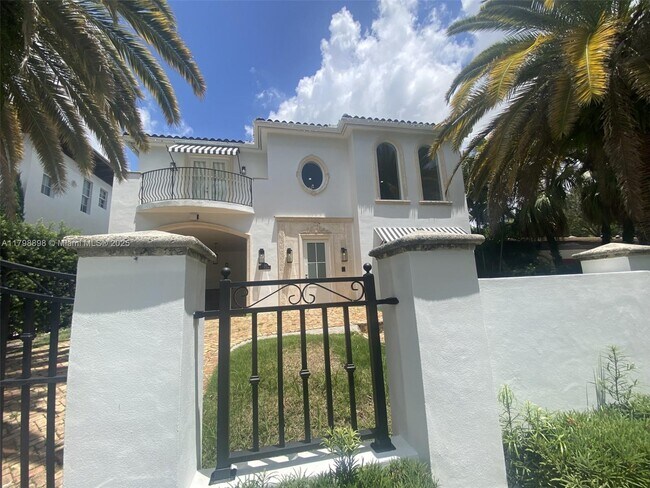 Building Photo - 2422 S Miami Ave