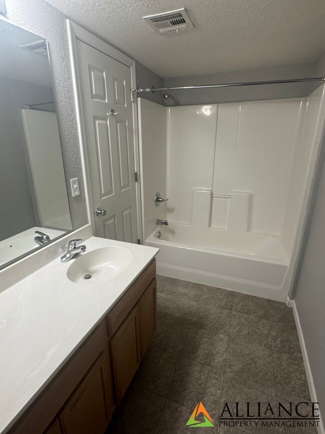 Building Photo - Town Home in West Manhattan!