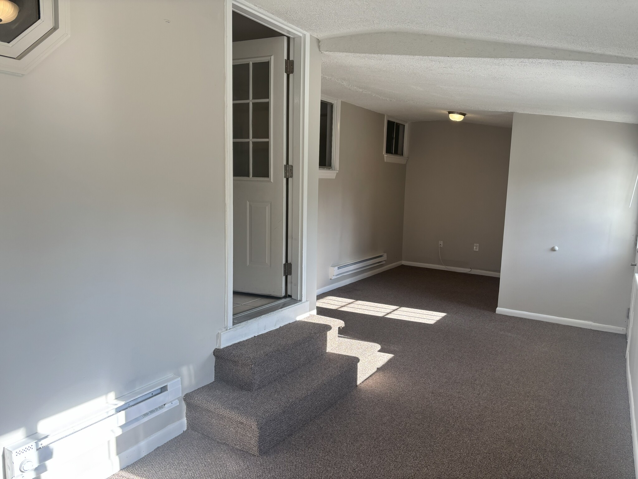 rear living space - 114 Ellis Ave