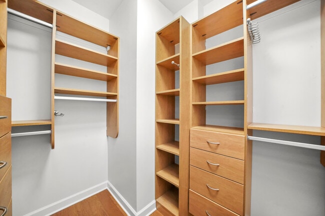 Building Photo - 1841 S Calumet Ave