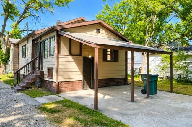 Building Photo - 733 Mildred Ave