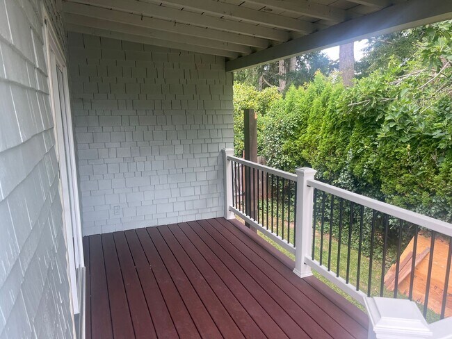 Building Photo - Multnomah Village 2 bedroom cottage delight