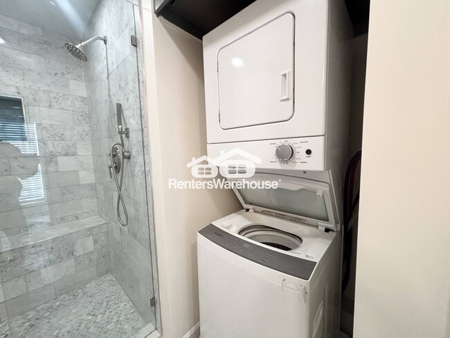 Building Photo - 1525 Casino Cir