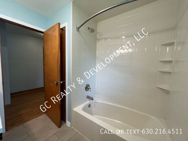 Building Photo - 942 59th St