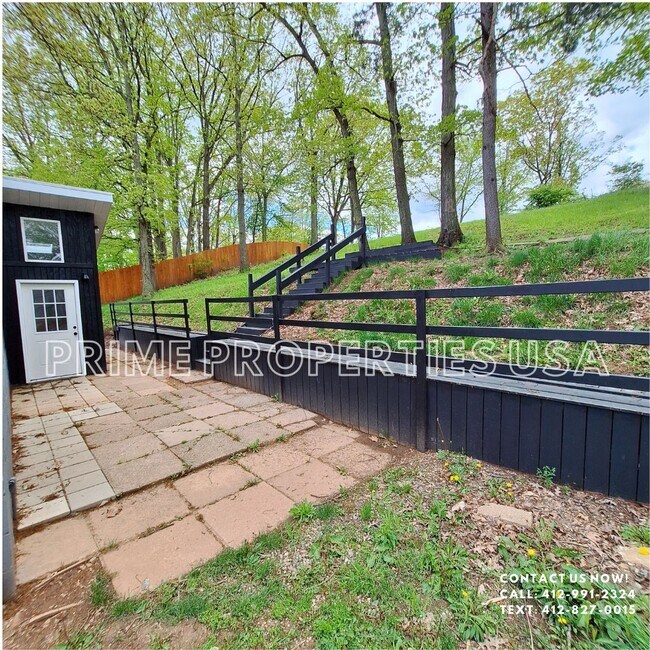 Building Photo - 223 Columbia Dr