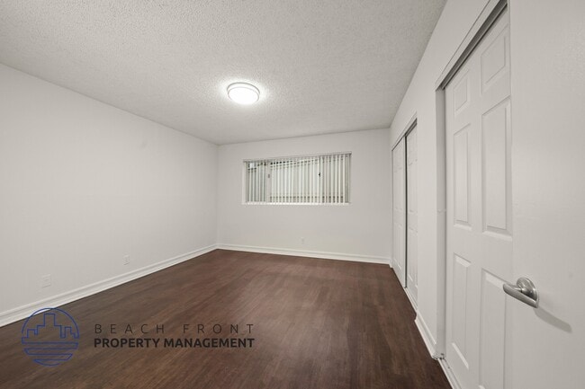 Building Photo - 722 S. Broadway