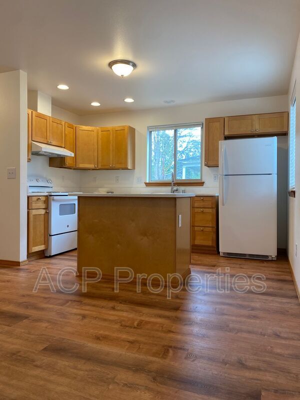 Building Photo - 5889 Cedar St