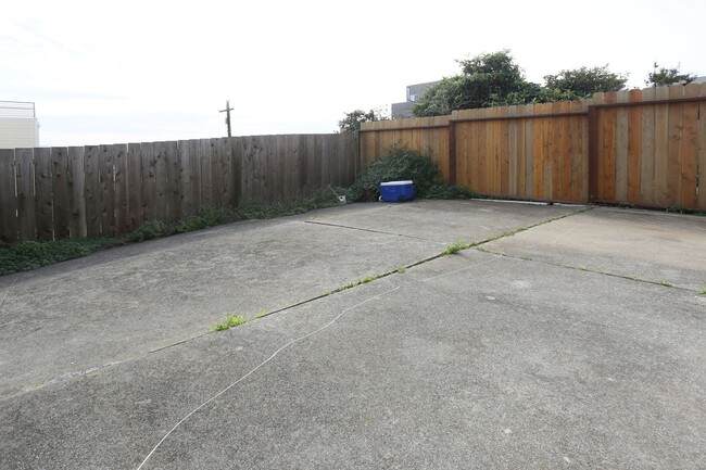 Building Photo - OPEN HOUSE: Thursday (1/8) 6:10pm-6:30pm. Contemporary 2BR/1BA in the Outer Richmond, Yard, Laund...