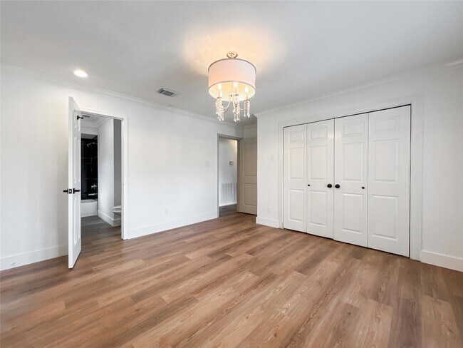Building Photo - 8107 S Braeswood Blvd