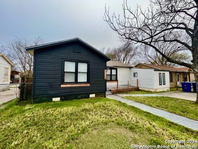 Building Photo - 1110 Clower-