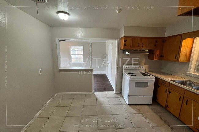 Building Photo - NO DEPOSIT SPECIAL! Newly Updated 3 Bedroo...