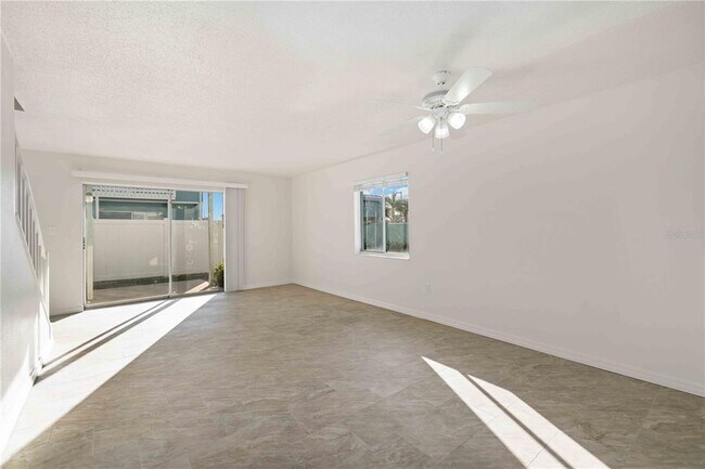 Building Photo - 3569 Bee Ridge Rd