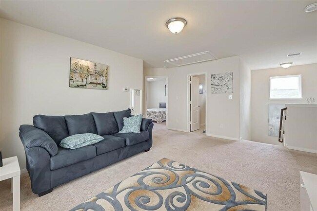 Building Photo - 7215 Pavilion Dr