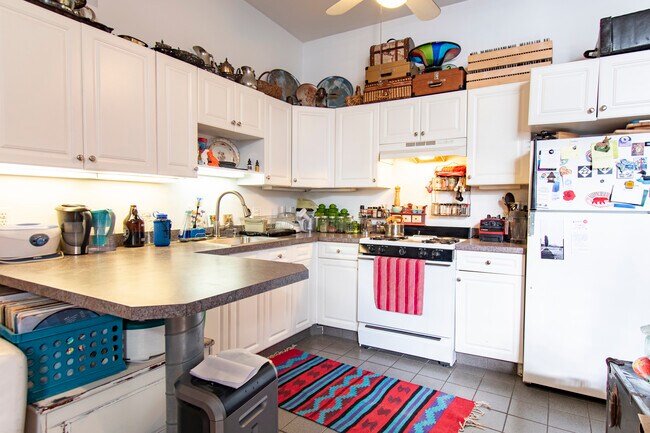 Building Photo - 537 Custer Ave