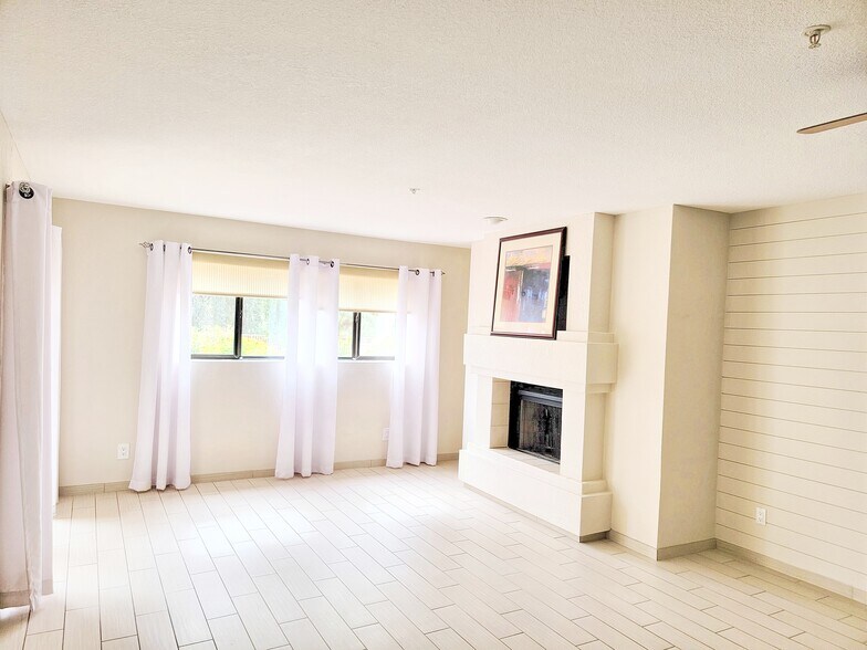 Building Photo - 10080 E Mountainview Lake Dr