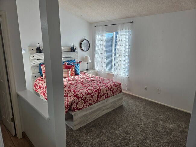 Building Photo - Unit C