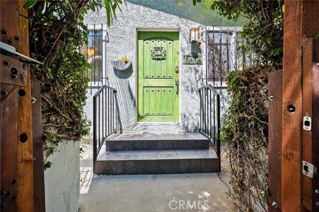 Building Photo - 865 N El Centro Ave