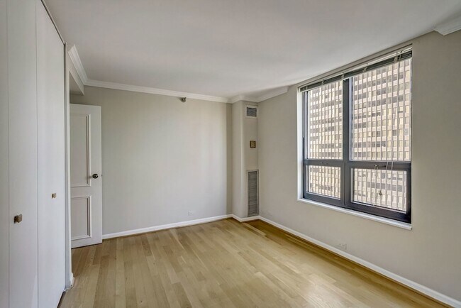 Building Photo - 401 E Ontario St