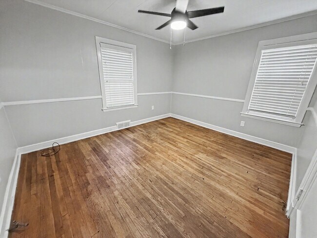 Building Photo - 987 Parkhaven Ln