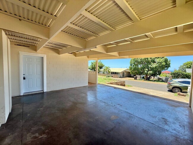 Building Photo - Newly Renovated 4 Bedroom / 2 Bathroom Home for Rent in Lahaina!